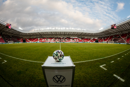 A Nagyerdei Stadion a helyszín