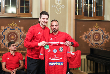 Este fél héttől ankét