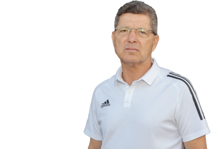 Az újonc otthonában kezdünk