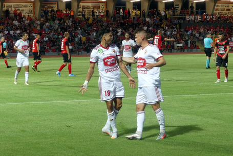 Vesztes gól a vízfüggöny mögött