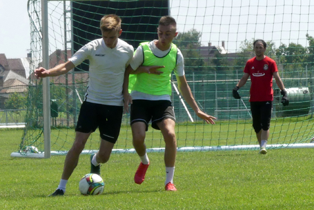 Először hazai környezetben