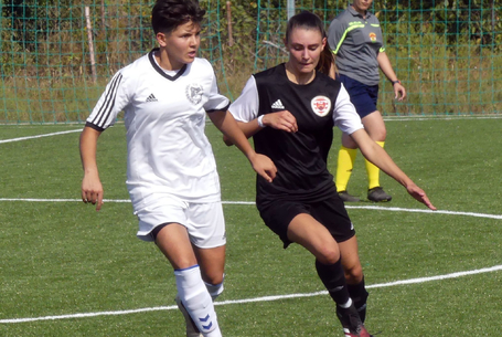 Féltucattal felavatott pálya