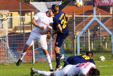 Itthon továbbra sem megy