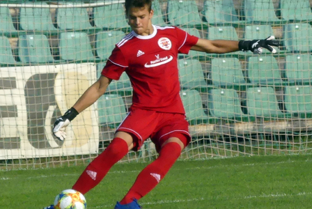 Idegenben, tehát esélyesként