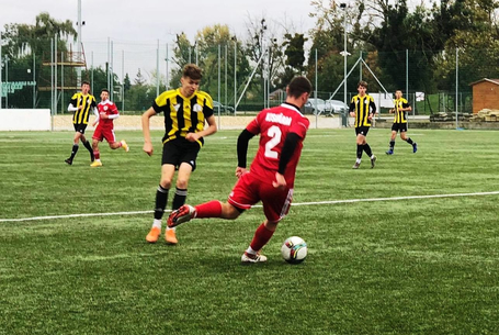 Magabiztos és nyögvenyelős