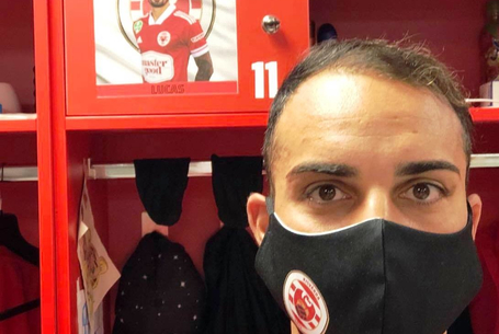 Címeres maszkot is árulunk