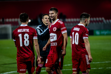 Ketten az első ötben