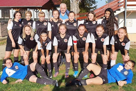 Élen a csapat és a gólgyáros