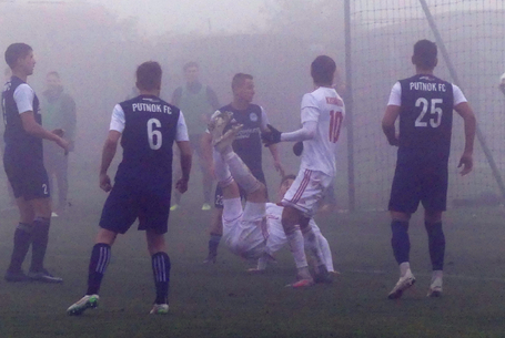 Meccs a köd leple alatt