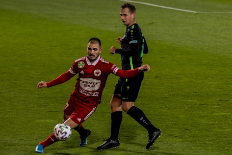 Sarkazás és gólpasszok