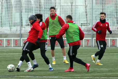 Egymás közti játékkal zárult a hét