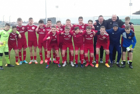 Hatossal nyitottunk Pakson