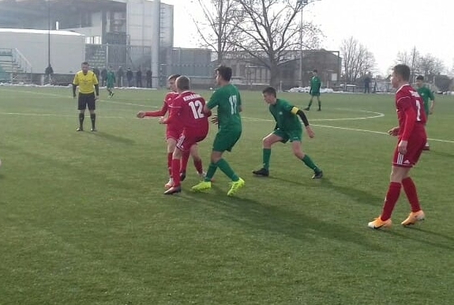 A Pakson született féltucat