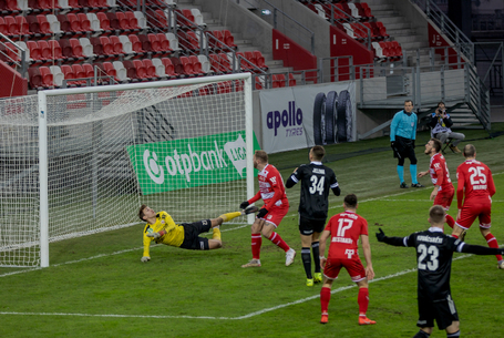 Nekünk rúgták, a miénket védték