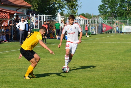 Az ellenünk duplázó játékos kezébe kerültünk