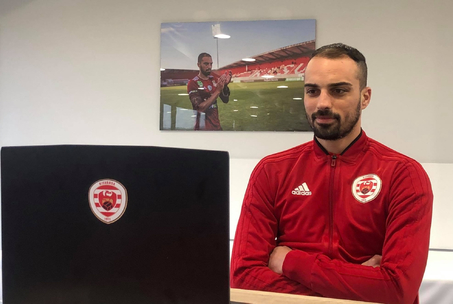 Miért is tanult meg a kapitány magyarul?