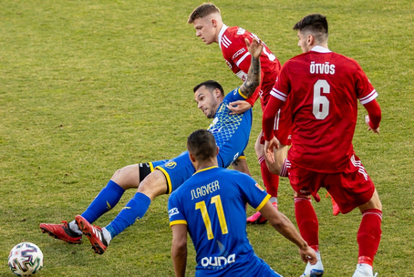 A teljes mérkőzés egy helyen