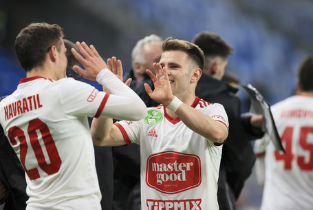 Emeléssel ért véget a zuhanás