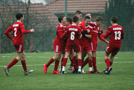 Ismét pályán a középső szekció