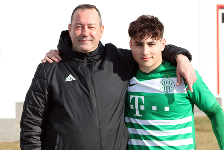 Apaként nézte, nem edzőként