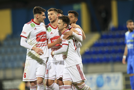 Győzelem félidőnyi emberhátrányban!