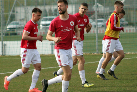 A listavezetőhöz – nem feltartott kezekkel