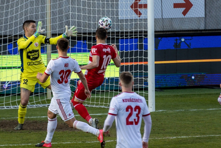 Korábbi játékosunk emelése döntőtt