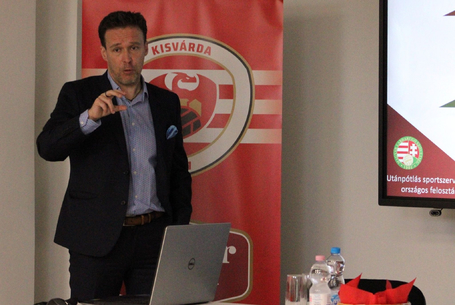 A sportigazgató előadása