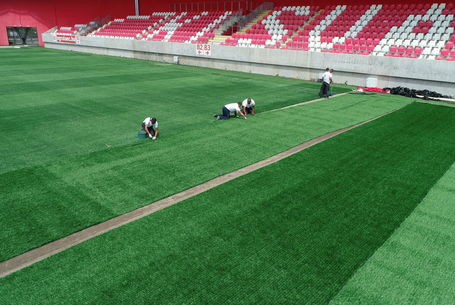 Mint a kupadöntős stadionokban
