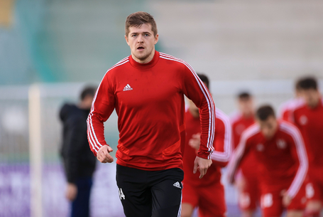 Távozik a belső védő