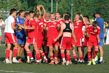 Nyakon öntötték az edzőjüket