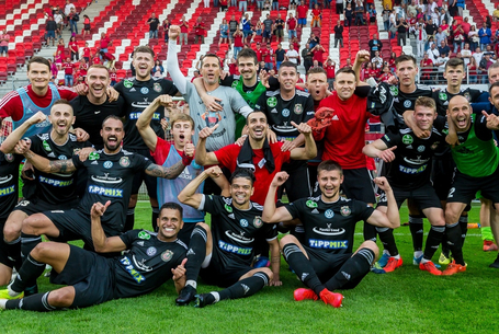 Egyéves a második bennmaradásunk