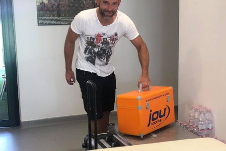 Pakolás, edzés, indulás