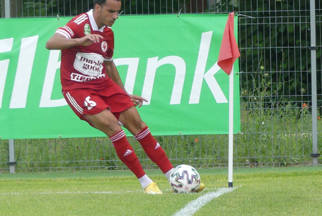 Két állampolgárság, két döntő, két esély