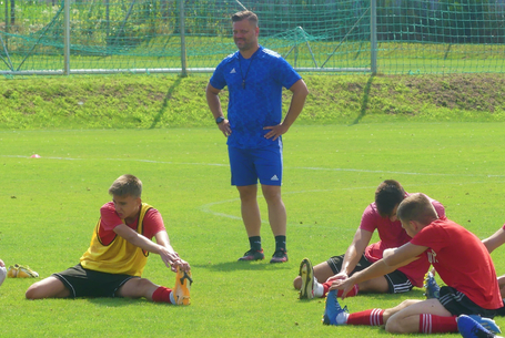 A felnőttfutballból az utánpótlásba