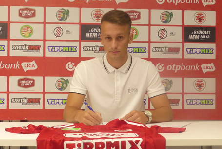 A balhátvéd profi szerződése