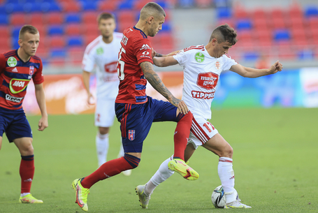 Feszültség, gólok, lapok