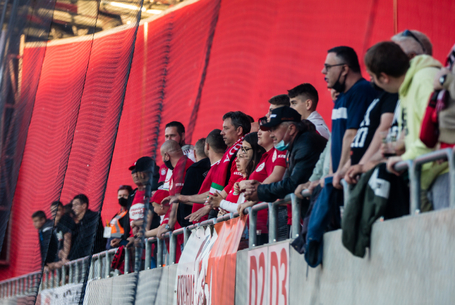 Pénteki és szombati jegyértékesítés