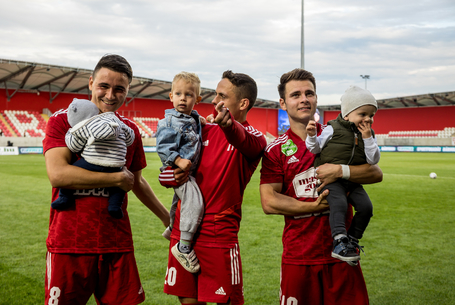 Mindenki csupa mosoly volt