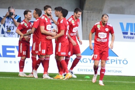 Az első után a másodikat is