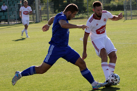 Negyvennyolc méterről a léc alá