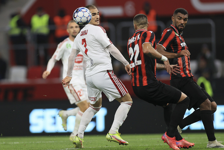 Zinédine Ívelése döntött