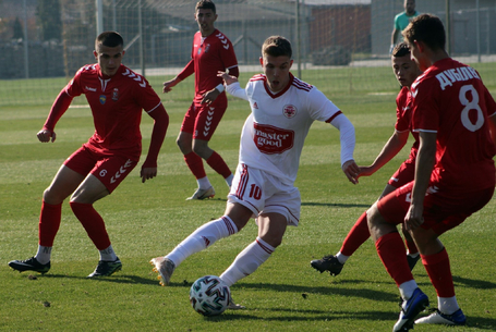 Ellentétes félidők edzőmeccse