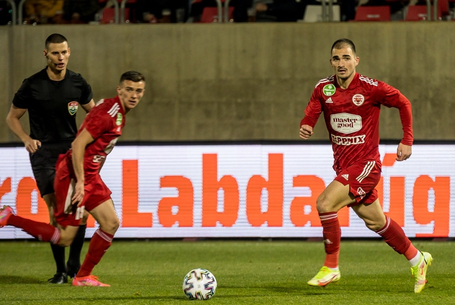 Négy góllal a tizenhatba!