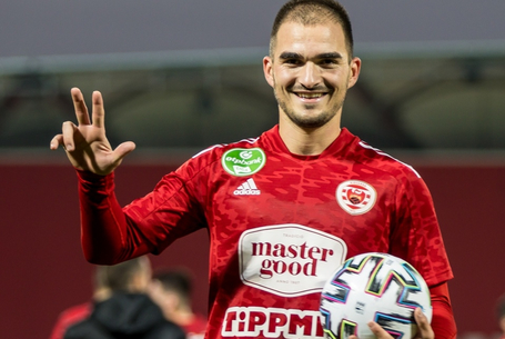 Mesteri hármas rekordidő alatt