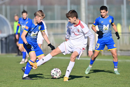 Ugrás a második helyre