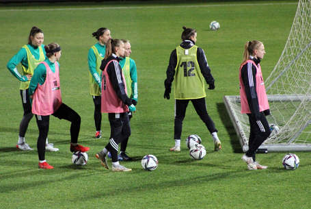 Női válogatott meccs a Várkertben