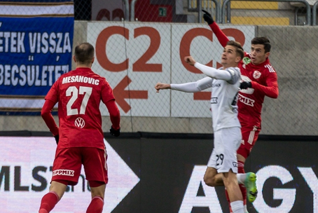 Második helyen a „strandfocis" gól