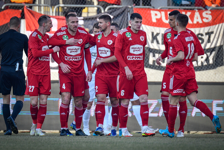 Válogatott védő és középpályás