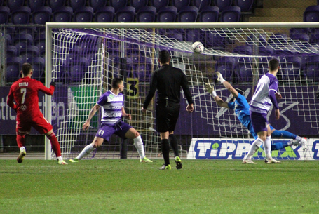 Kétszer is a léc alá